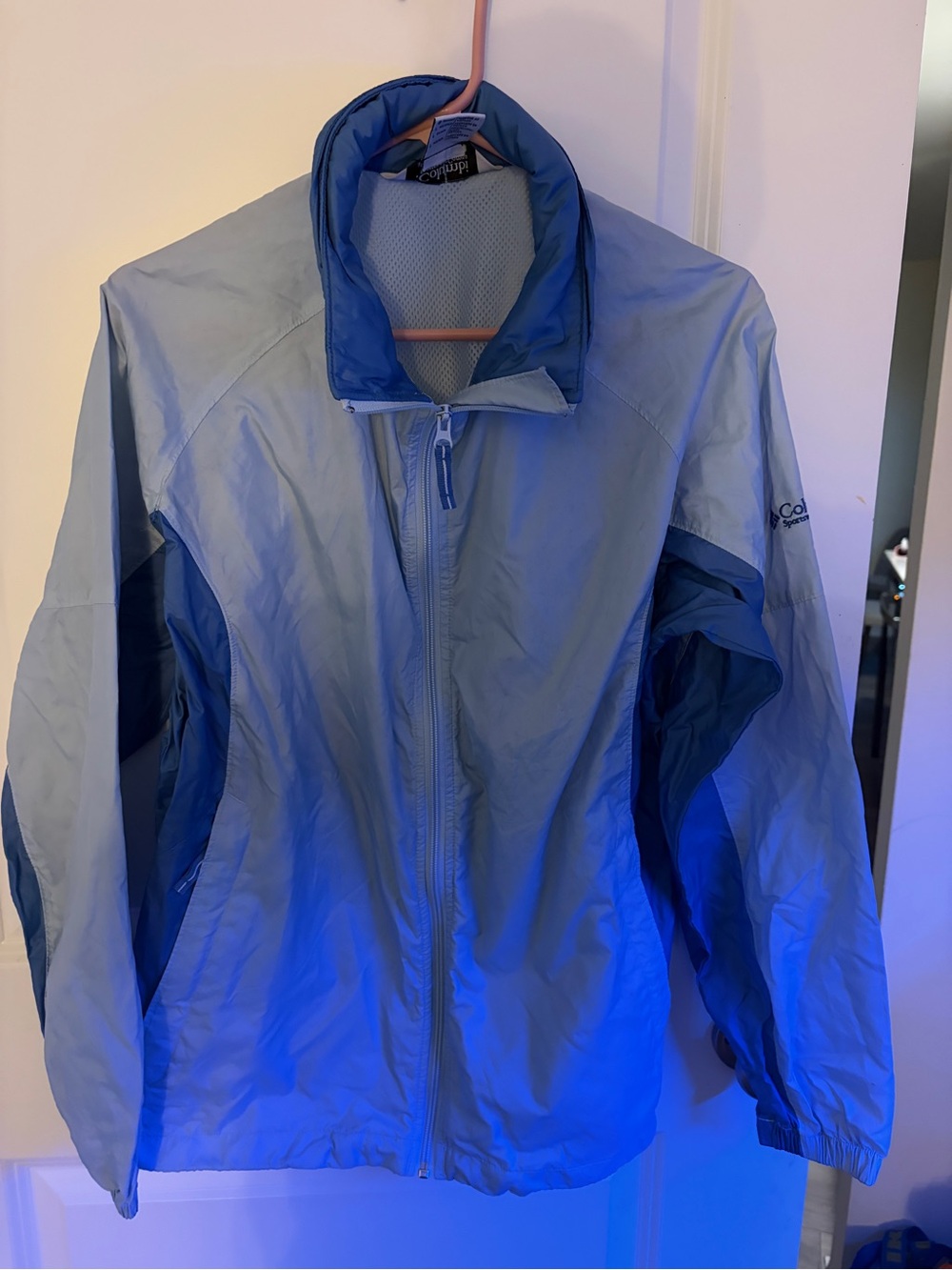 Columbia women’s Light Blue Windbreaker Jacket
